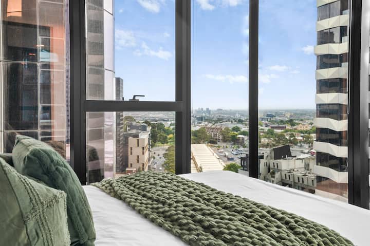 Coast Luxury — listing photograph 3