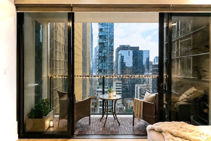 Urban Elegance — listing photograph 2