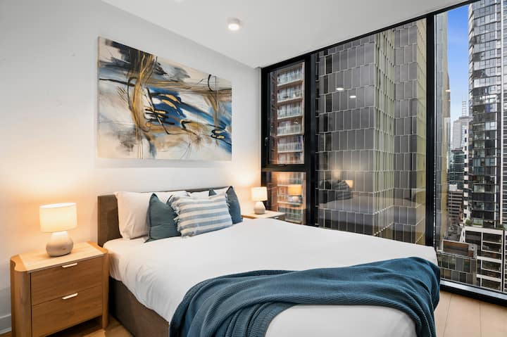 Urban Elegance — listing photograph 4