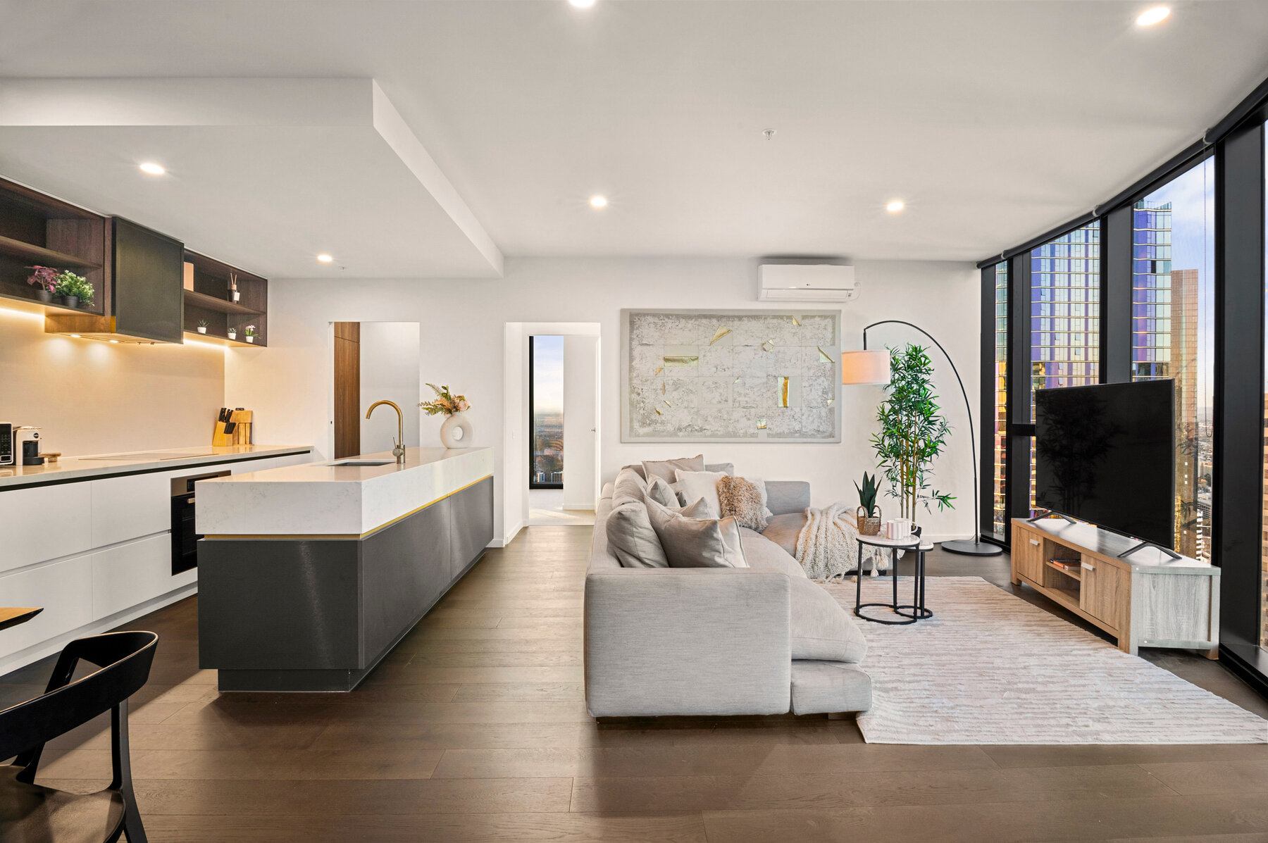 Panorama Skyline — kitchen and lounge